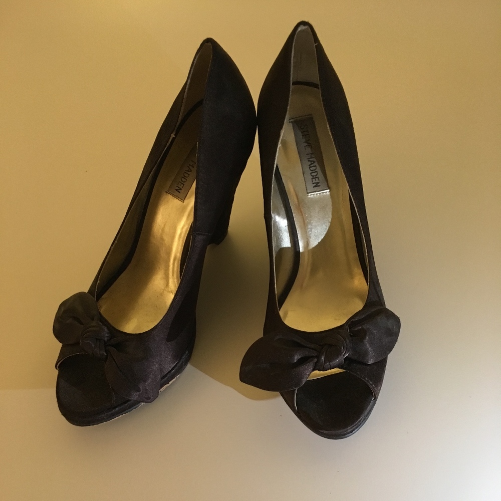 Steve Madden peep toe brown wedges
